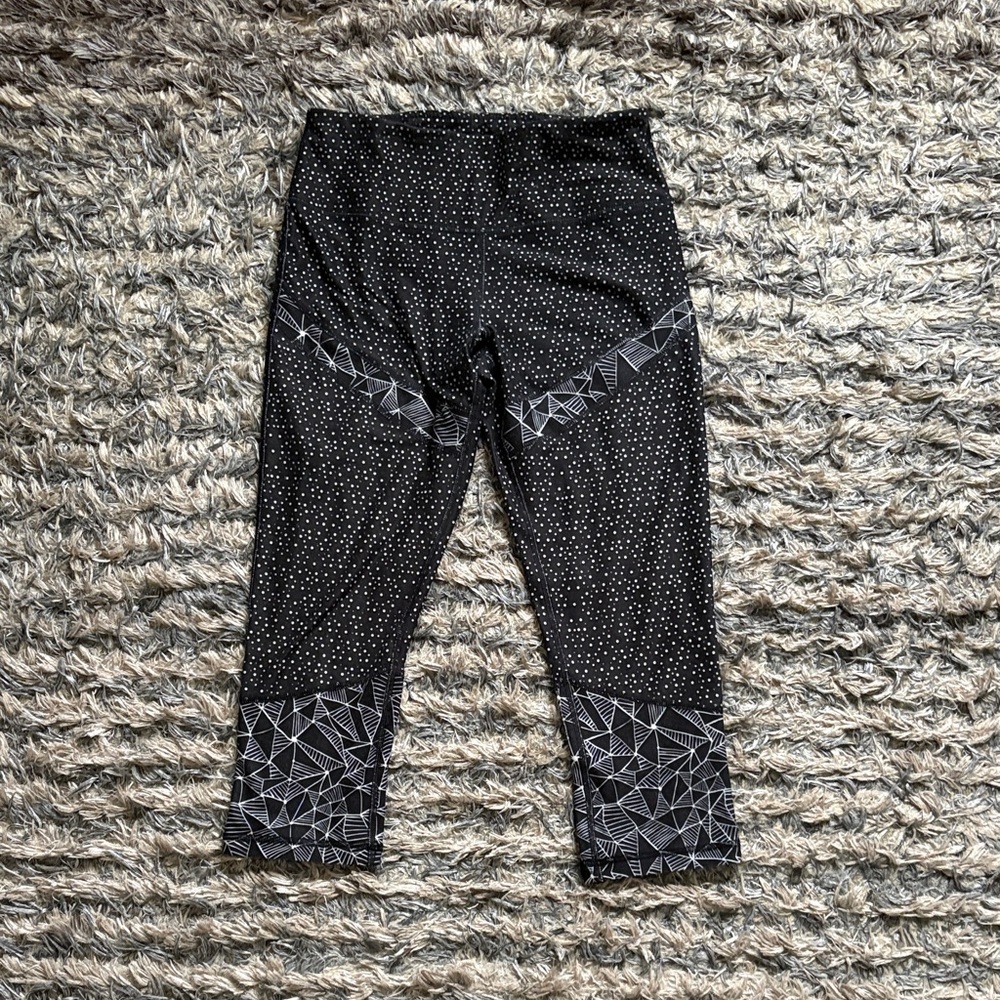 Scorpio Sol Black Geometric Women's Capris Hidden Waistband Pocket, Size XS